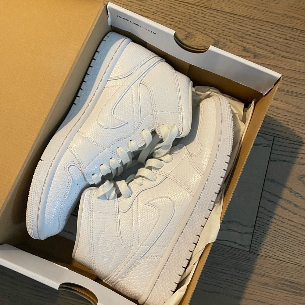 Air Jordan 1 Mid -White